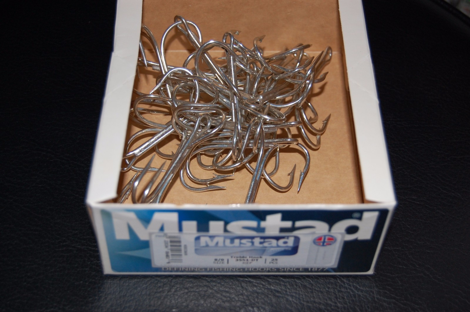 25 Pack Mustad 3551-DT Size 8/0 Duratin Saltwater Treble Hooks 3551DT-80