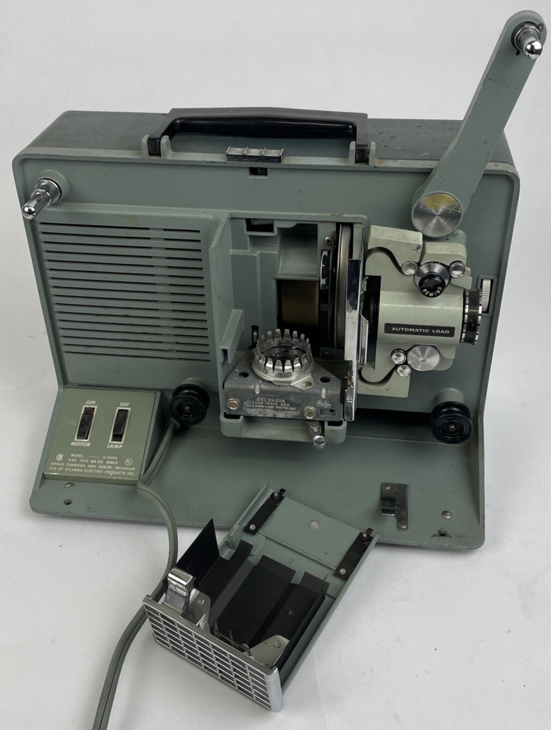 Vintage Argus Showmaster 500 Model S-500 8mm Movie Projector w Case UNTESTED