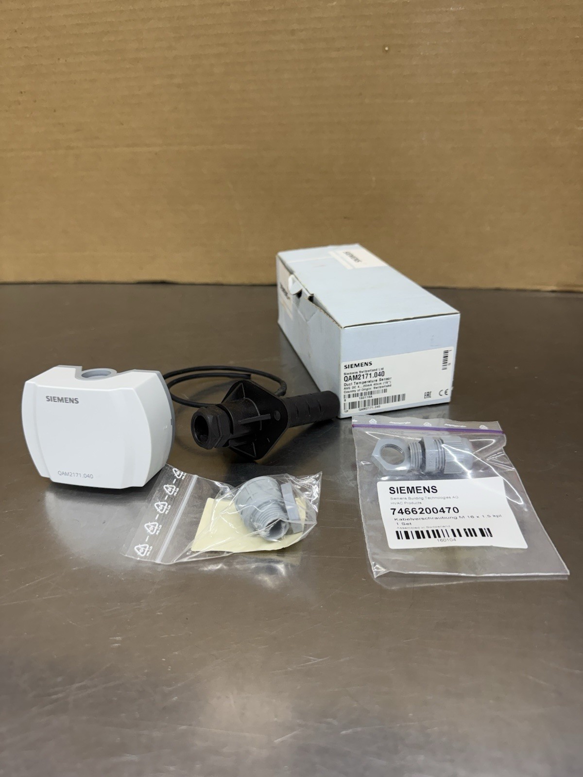 Siemens QAM2171.040 Duct Temperature Sensor New In Box