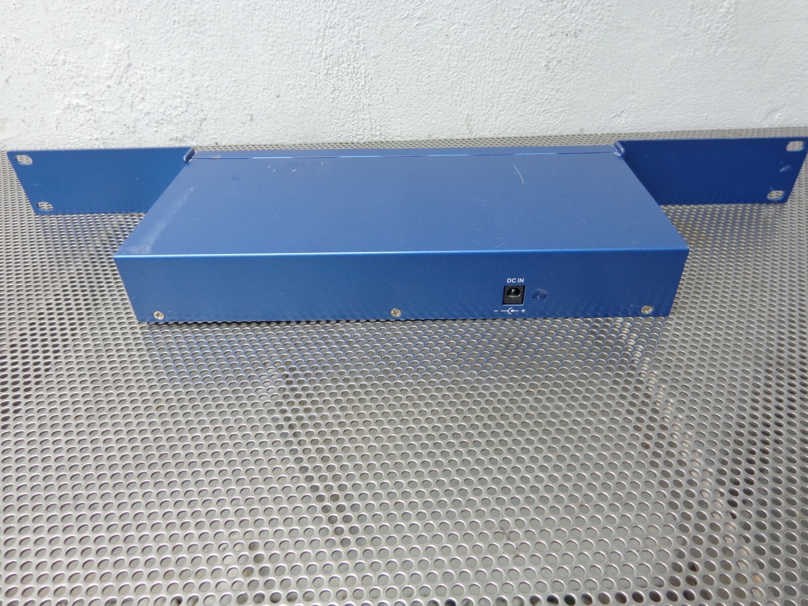 Zonet ZFS3016B 16-Ports External Ethernet Network Switch (Need AC Adapter)