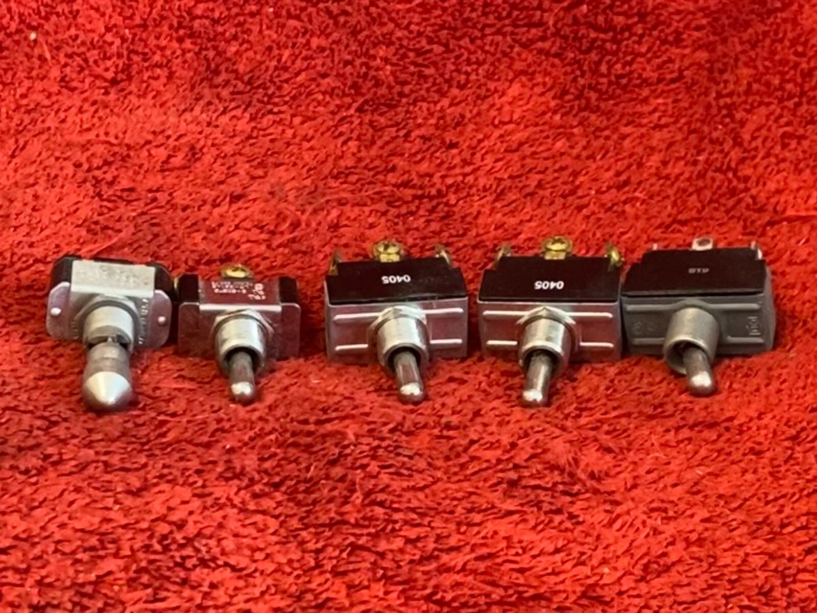 LOT OF 5 AIRCRAFT TOGGLE SWITCHES P/N 8857K41 AND P/N LR-39145