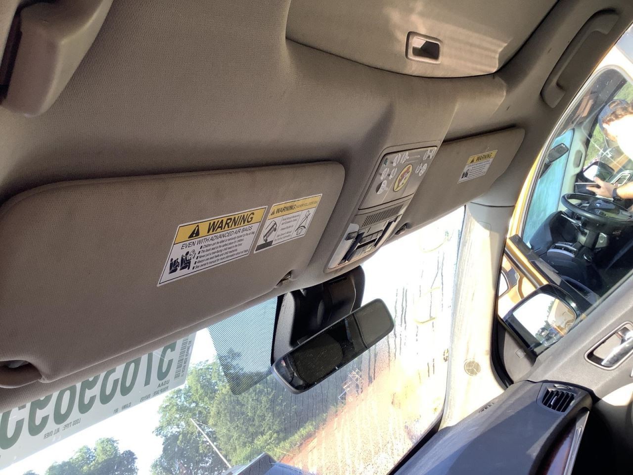 MDX 2017 Glove Box 4694809