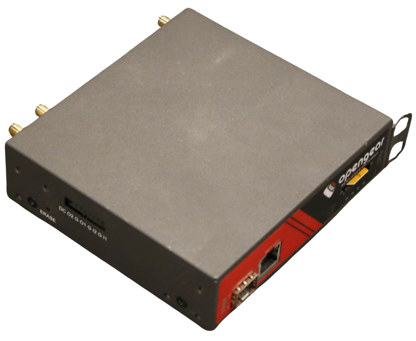 4-Port Resilience Gateway Console Server w/ 4-port GbE switch