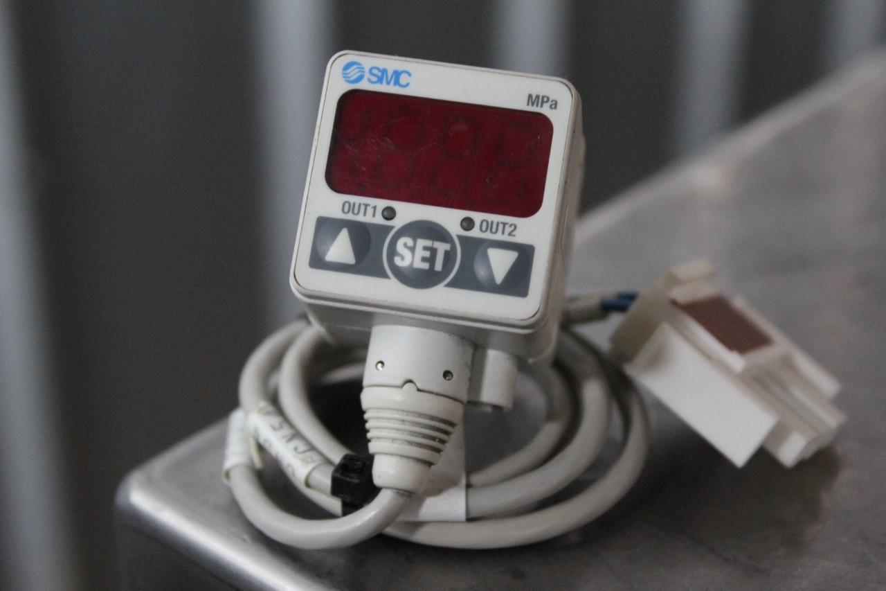 SMC High Precision ISE40-01 Digital Pressure Switch, -0.1 to 1.0MPa, 12-24vDC