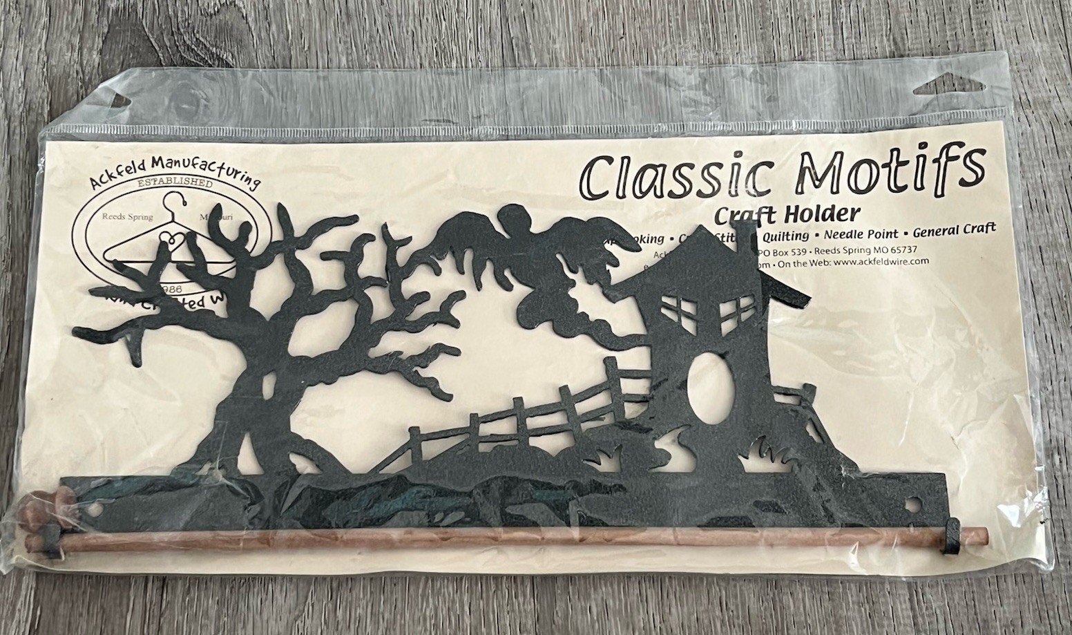 Classic Motifs Haunted House 12” Inch Fabric Holder With Dowel (read Desc)