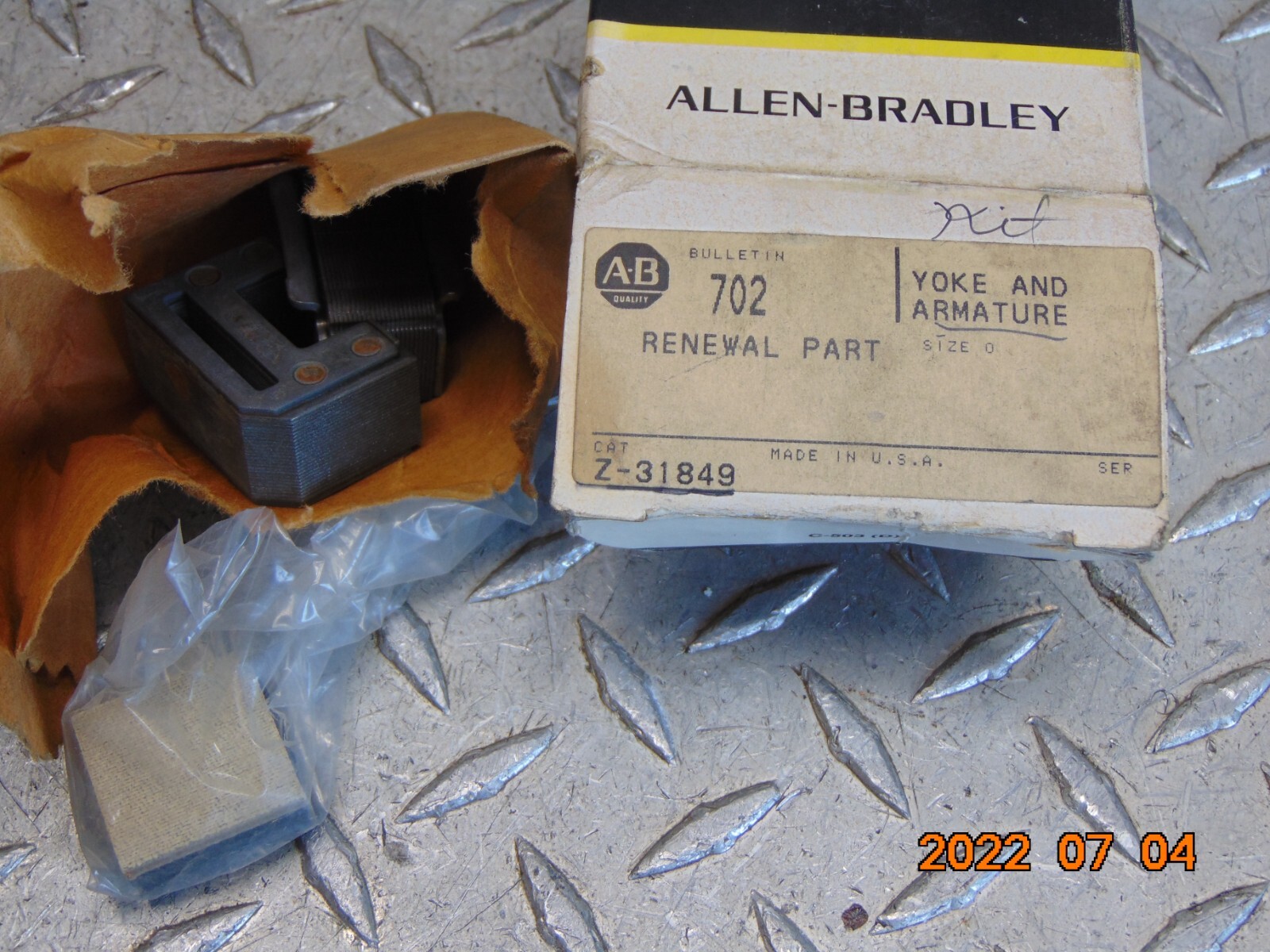 NEW ALLEN BRADLEY Z-31849 SIZE 0 YOKE & ARMATURE - FREE SHIPPING