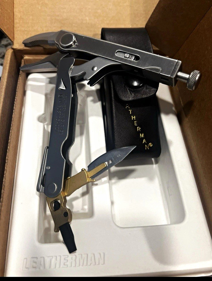 Leatherman Garage 008 Multi-Tool, Stainless Steel w/ Sheath & Box
