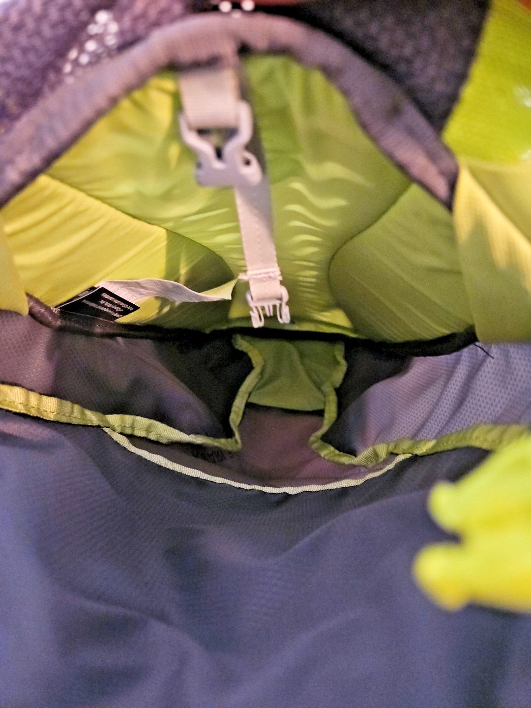 Osprey Katari 3 18" Gray Lime Green Hydration Backpack Reservoir Lightweight
