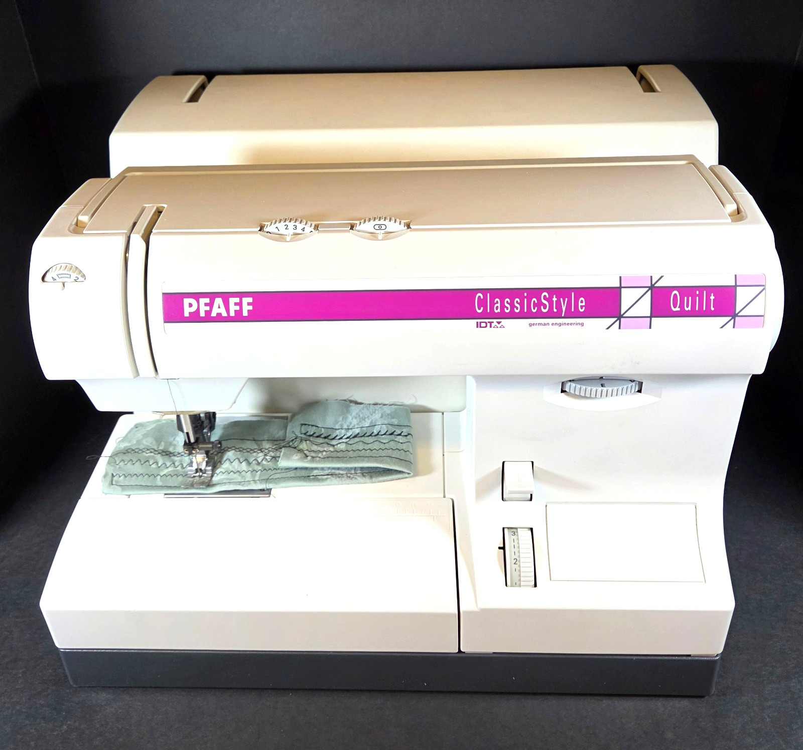 PFAFF Classic Style 1527 Quilt Sewing Machine w/Pedal & Case Tested & Serviced