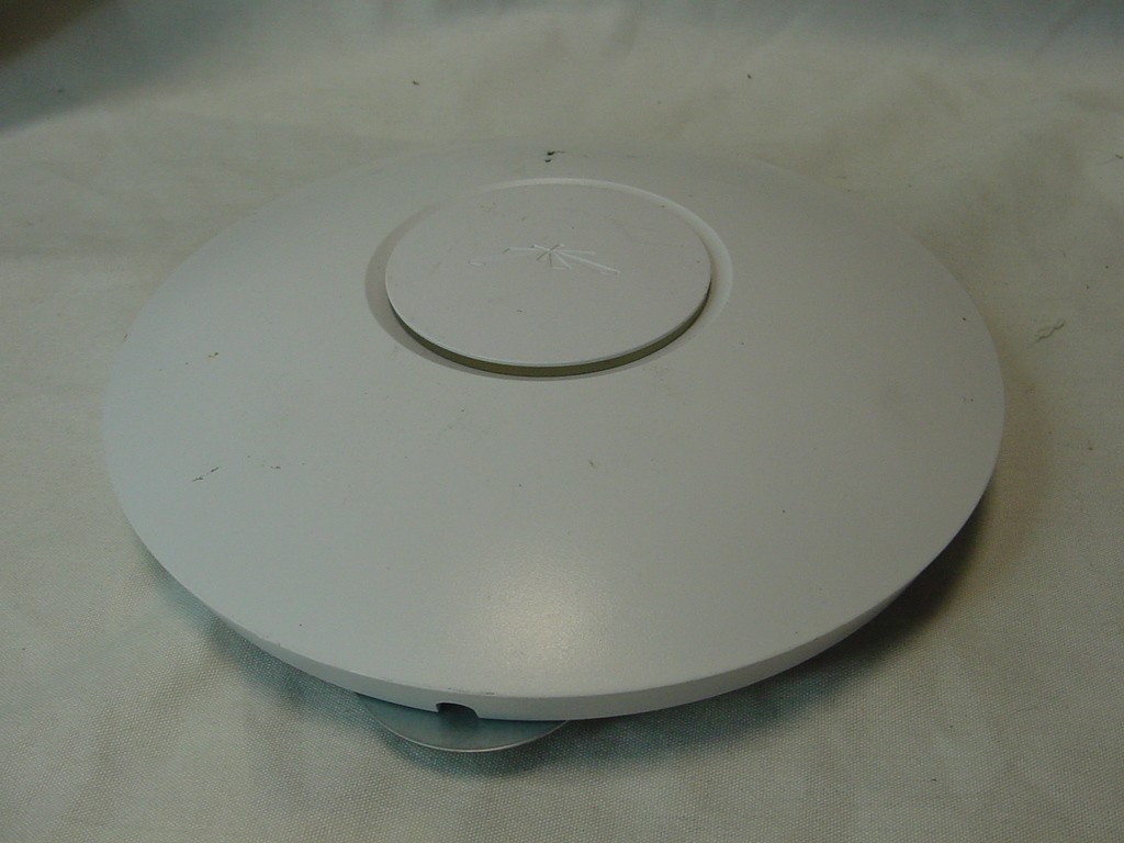 UBIQUITI UNIFI AP ACCESS POINT WITH BACKPLATE