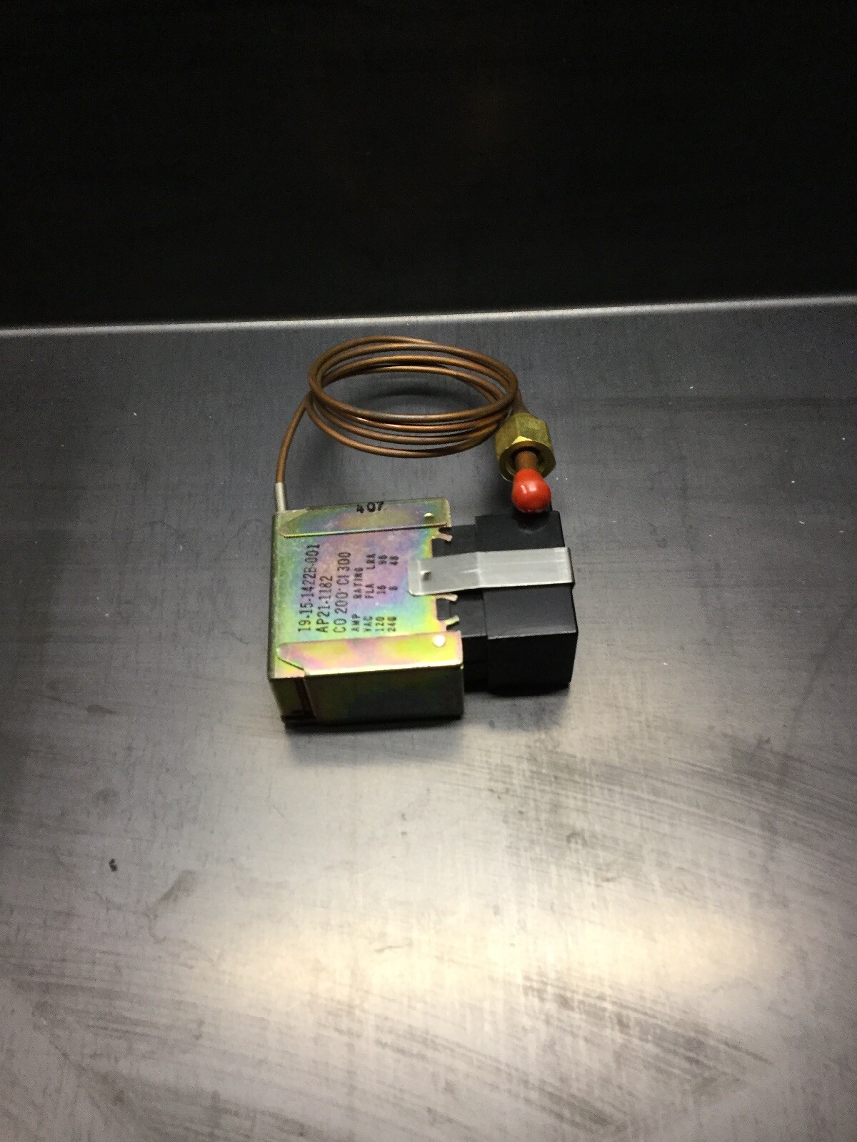 NEW, ROBERTSHAW, AP21-1182, PRESSURE CONTROL, 120-240 VAC. (13K-2)