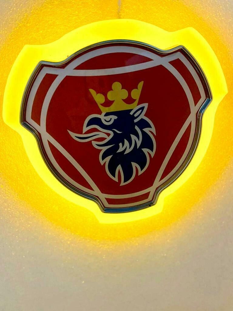 FOR SCANIA GRIFFIN FRONT GRILL EMBLEM BADGE YELLOW LED HEADLIGHT LIGHTING LAMP