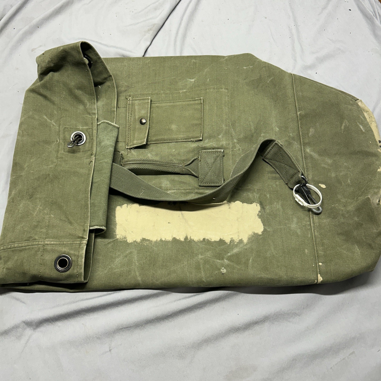 VINTAGE U.S MILLITARY LARGE DUFFLE BAG 36”