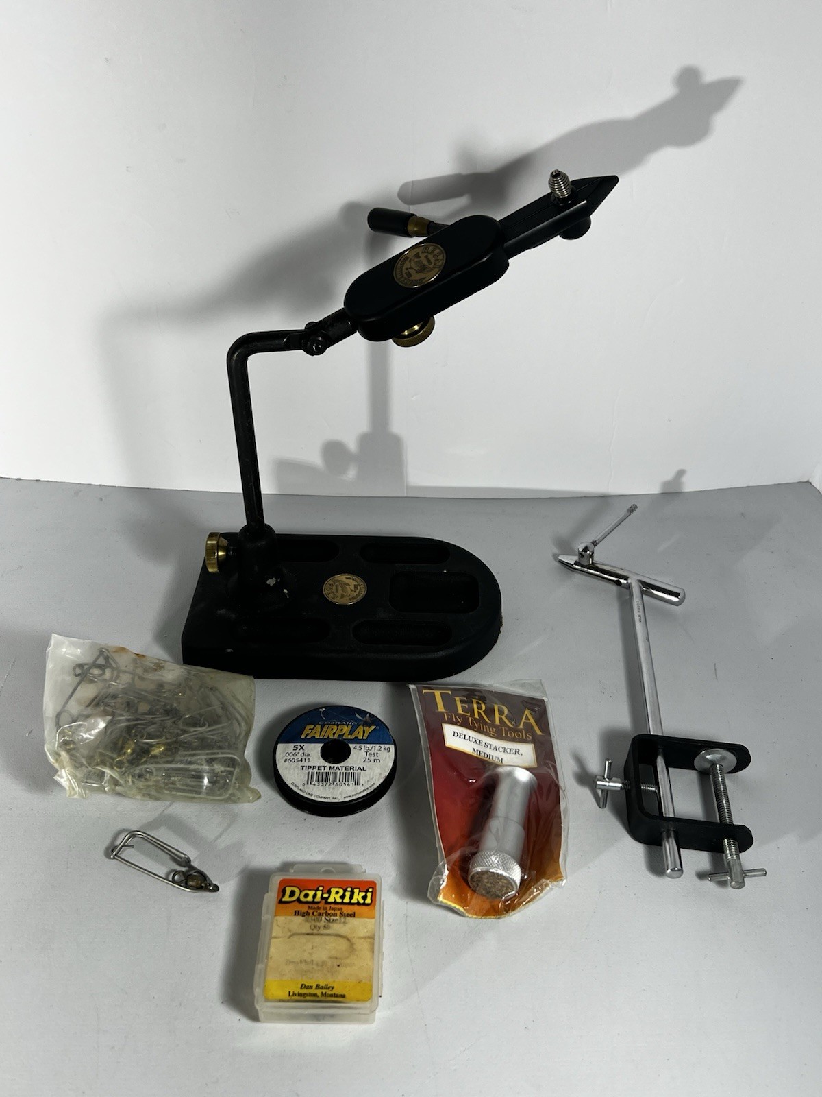 Regal Engineering Fly Tying Vise Bench Clamp Vise And Accessories Lot (D)