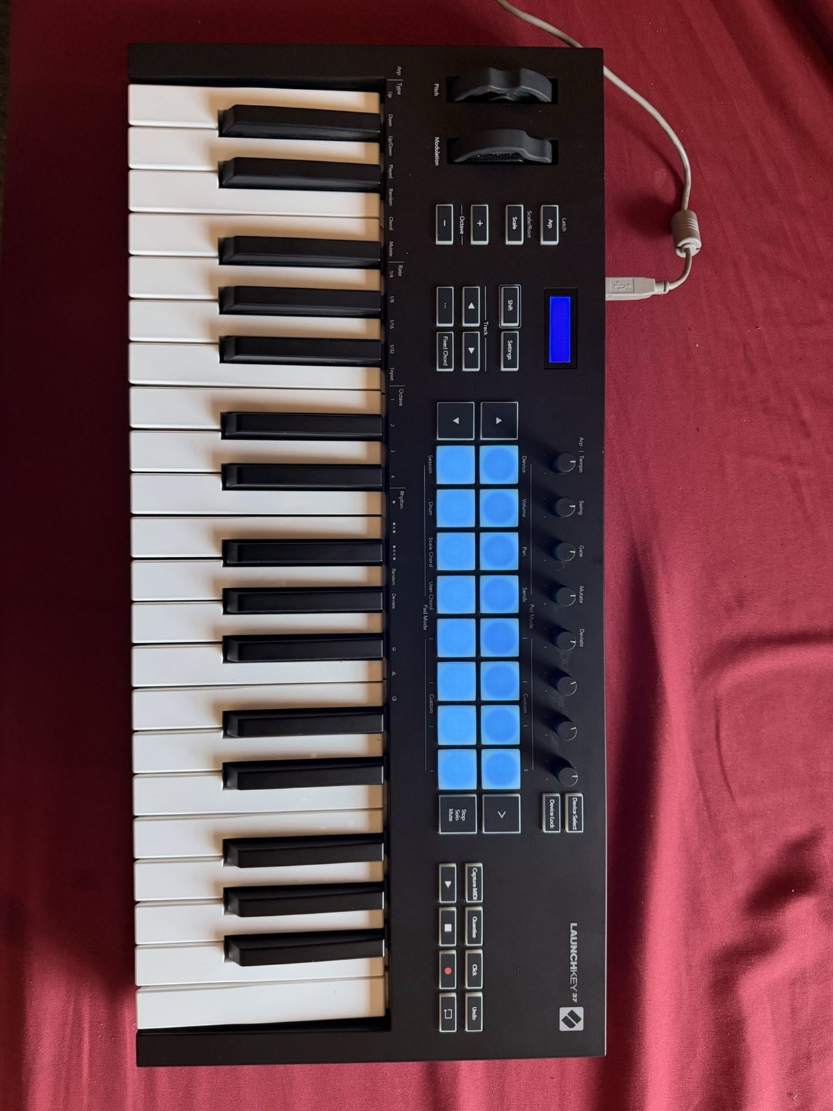 Novation Launchkey 37 MK3 USB MIDI Keyboard Controller Tested Working w/ USB