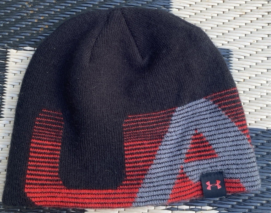 Under Armour Beanie Youth One Size Red Black 8x6.5” EUC