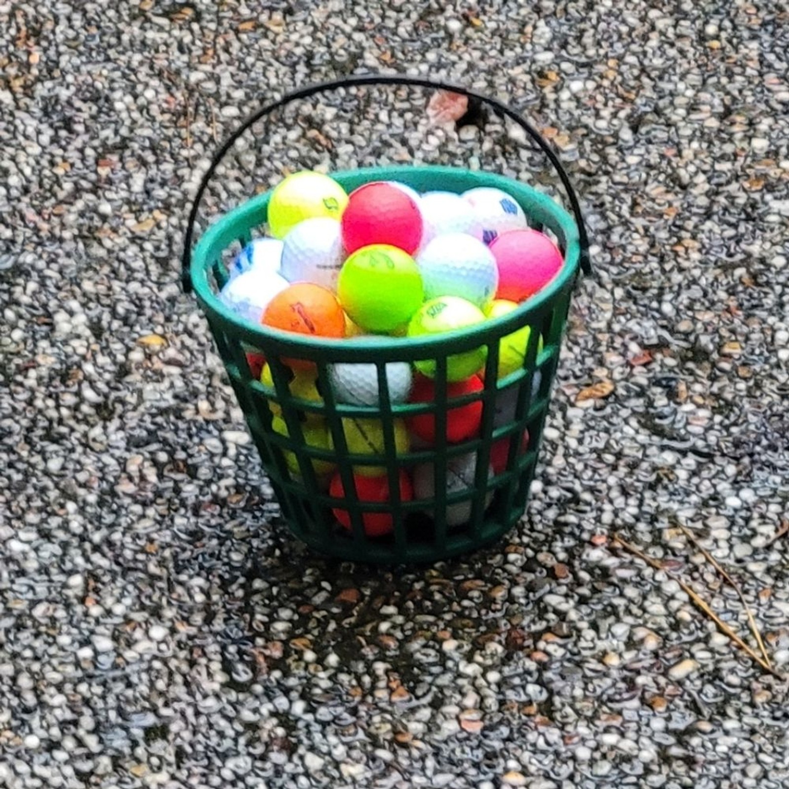 Assorted Golf Balls 100 Count Pre-owned HIT-AWAY