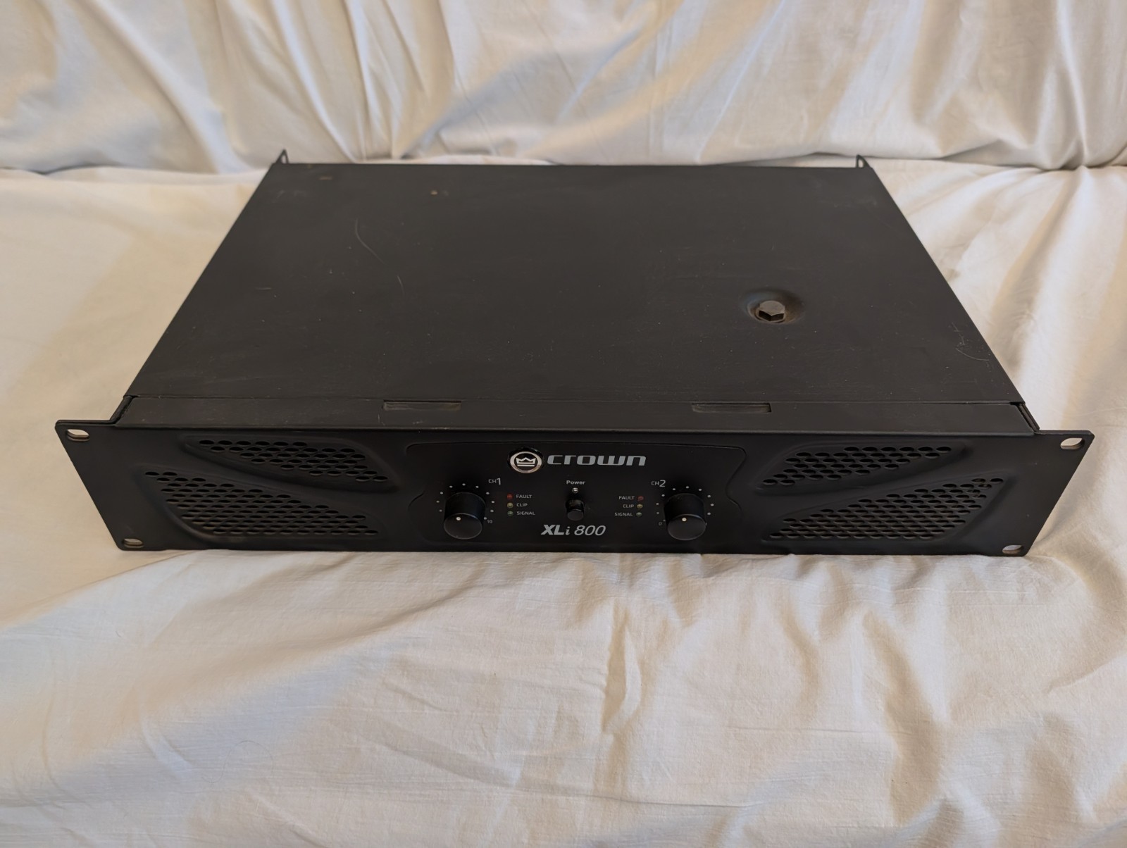 Crown XLi800 Two-channel 300W Stereo/Parallel/Bridge-Mono Mode Power Amplifier