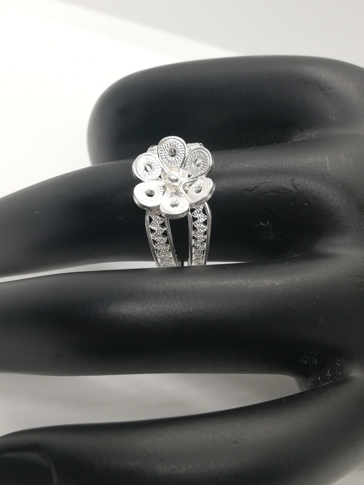 . 970 Solid Silver Women's Ring Size 7 Filigree New.