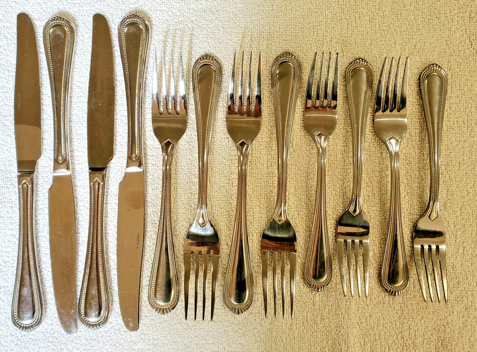 Oneida COUNTESS 12 pieces 4 Dinner & 4 Salad Forks & 4 Knives