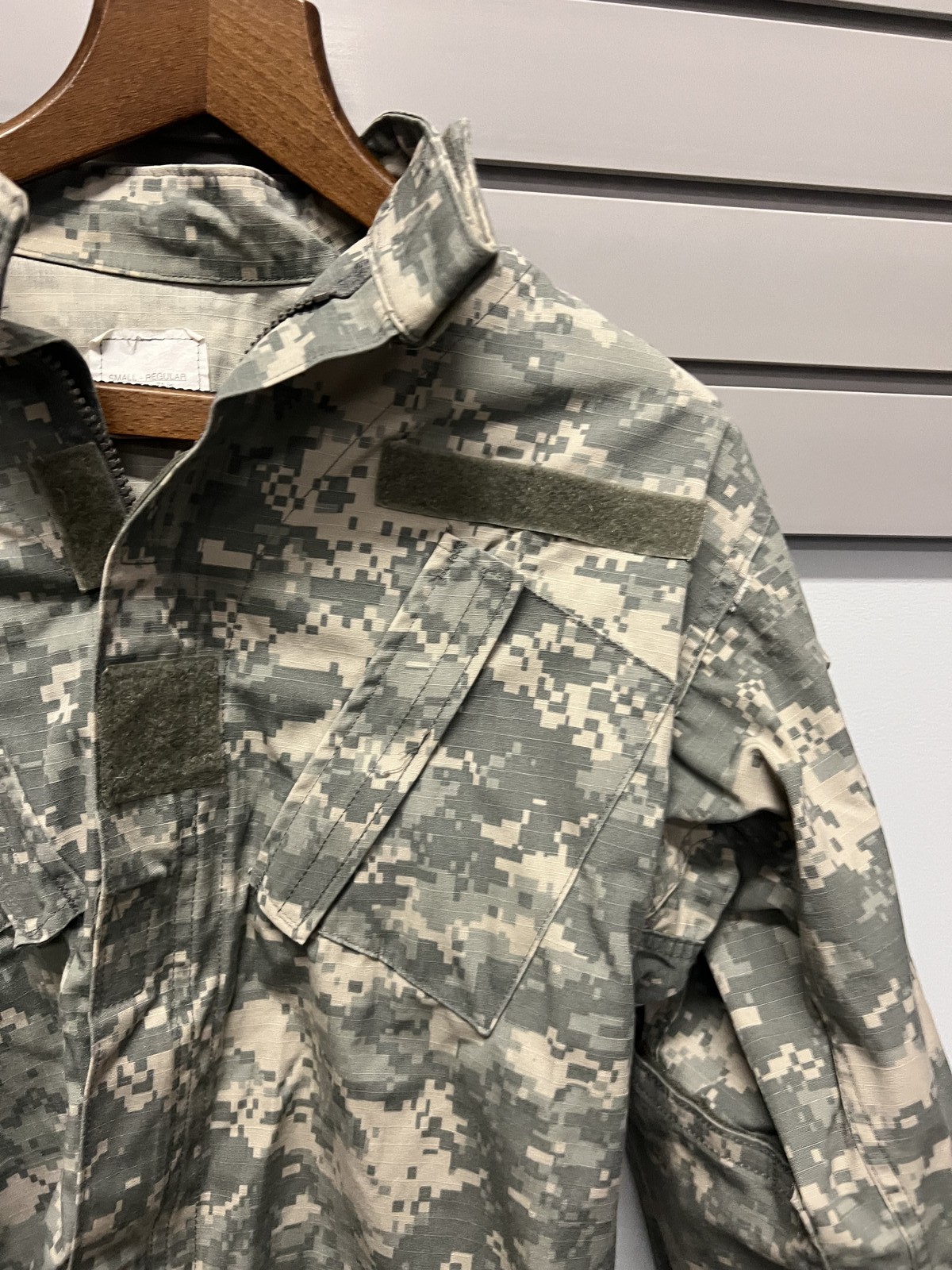US Army ACU Combat Uniform Jacket UCP Digital Camo Small Regular ripstop mens