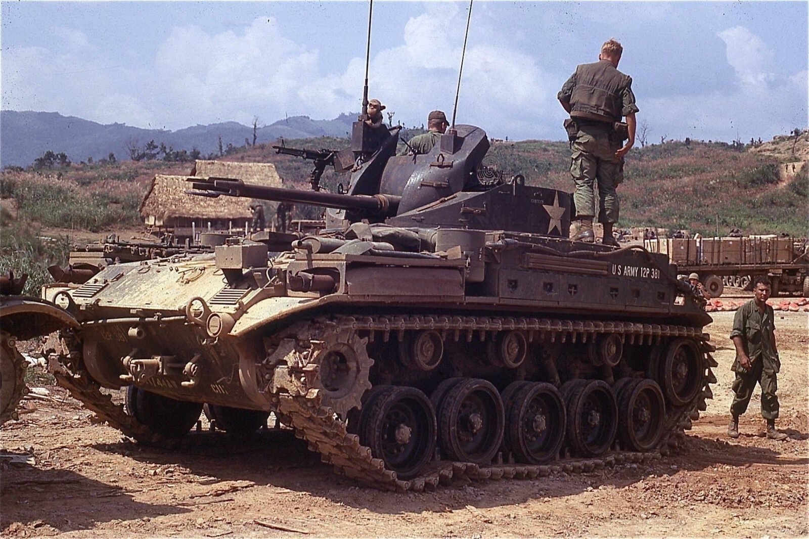 Vietnam War Photo  / M42 Duster in Vietnam COLOR Photo / 8300