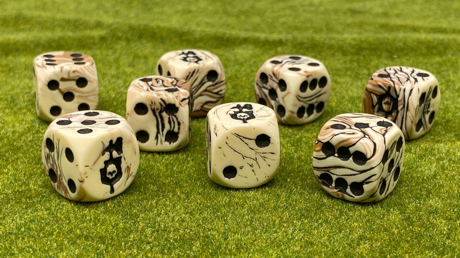 Games Workshop Warhammer: Age of Sigmar 7th Edition Dice - Lot of 8