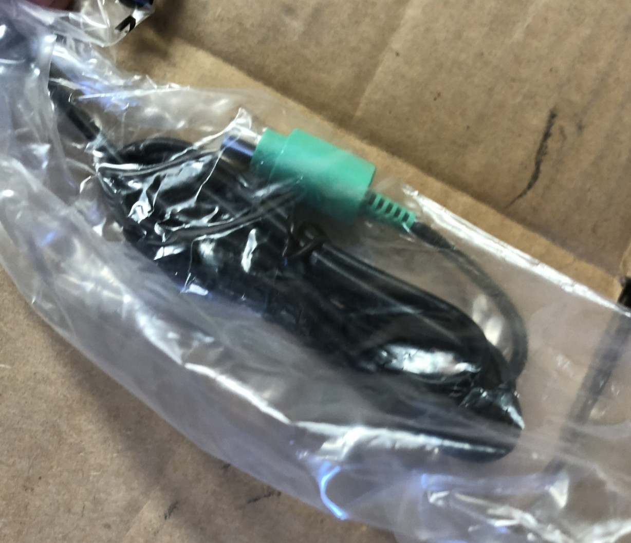 V7 M30P20-7N Optical Mouse New