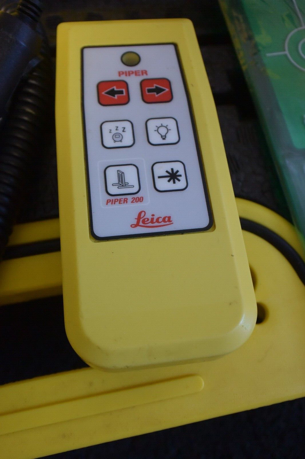 Leica Model Piper 200G Green Beam Straight Pipe Laser with 4 Sets of Legs CLEAN!