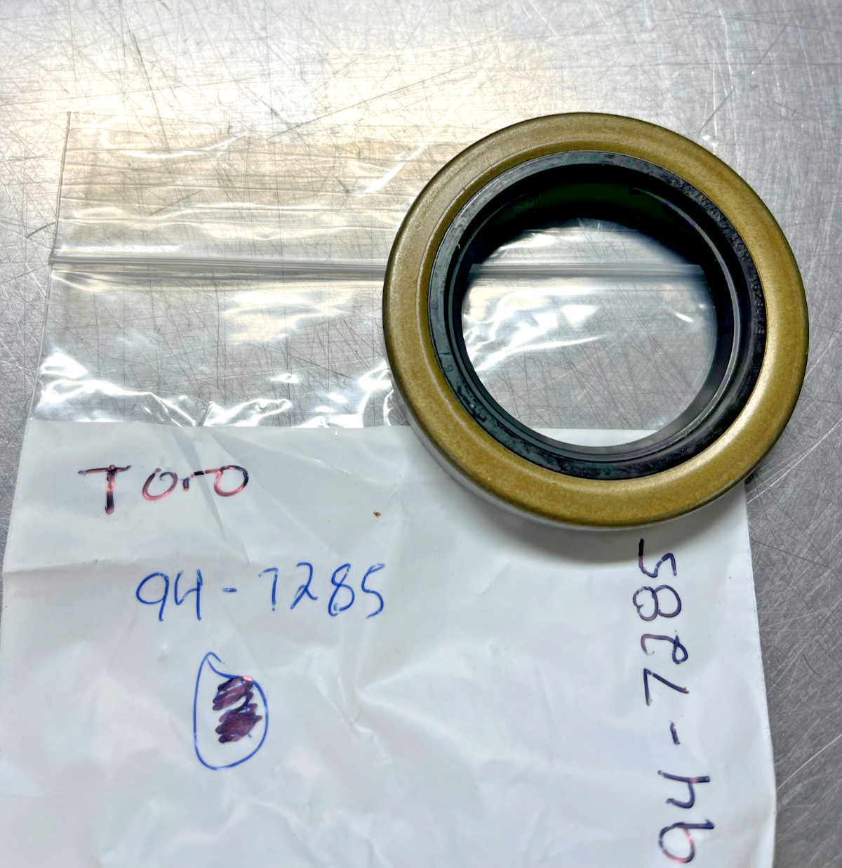 94-7285  Genuine OEM  Toro  OIL SEAL   EXMARK   947285