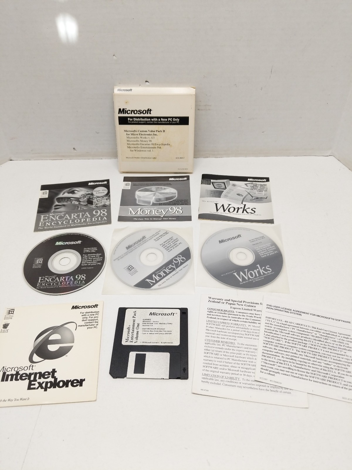 Microsoft Value Pack II - Works 4.5, Money 98, Encarta 98, Internet Explorer 4.0