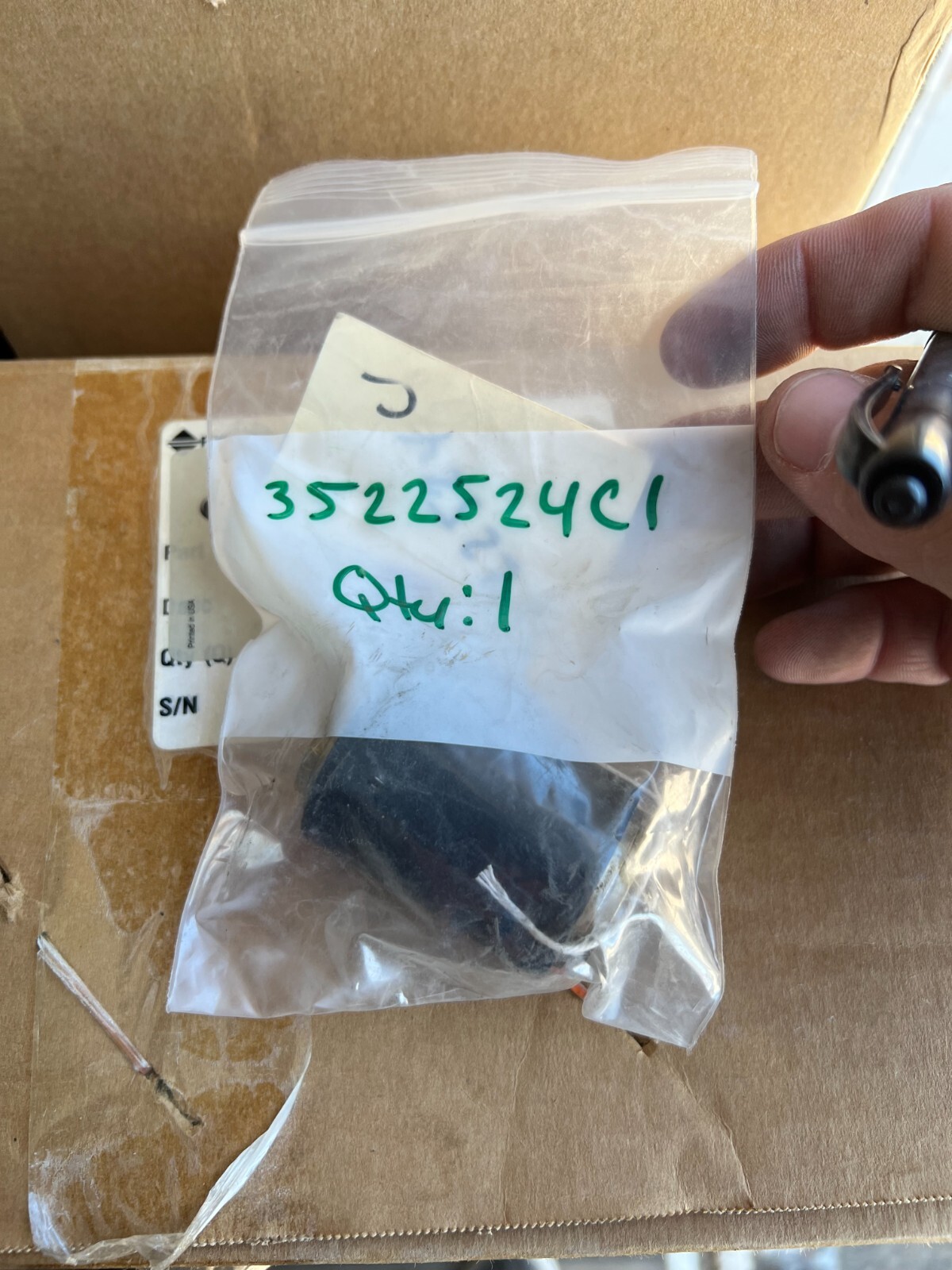 GENUINE NEW OEM INTERNATIONAL AIR BRAKE PUSH TO CONNECT COUPLING 3522524C1