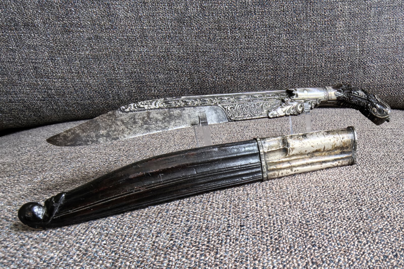 Fine Antique Ceylon Piha Kaetta Dagger 18th C.