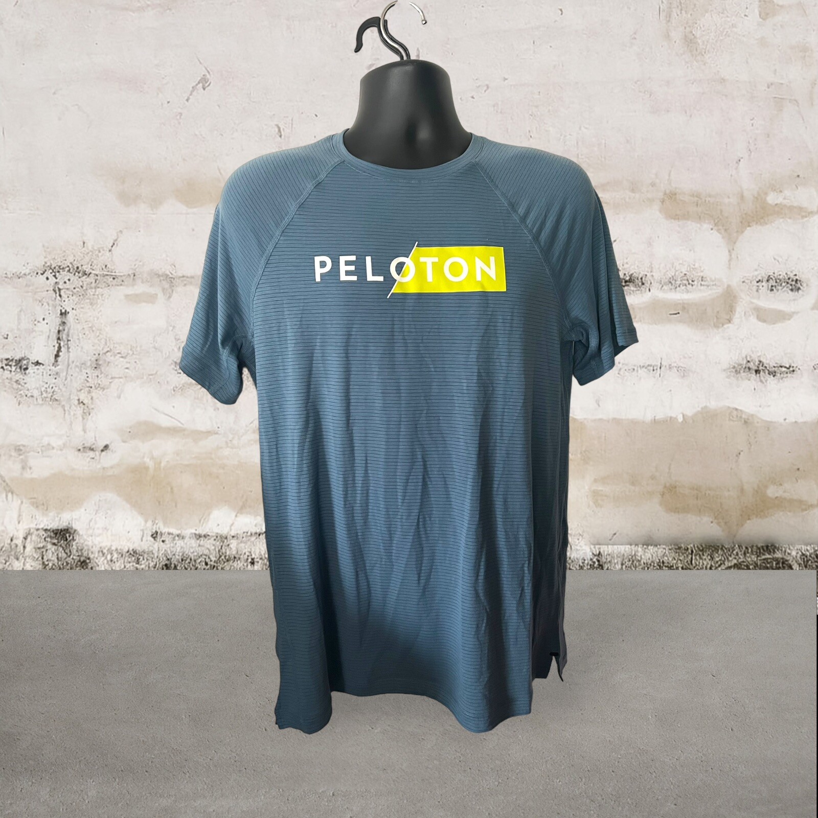 NWT! Peloton Lite Lines Short Sleeve T-Shirt Men’s Medium PS121 Blue Stripe