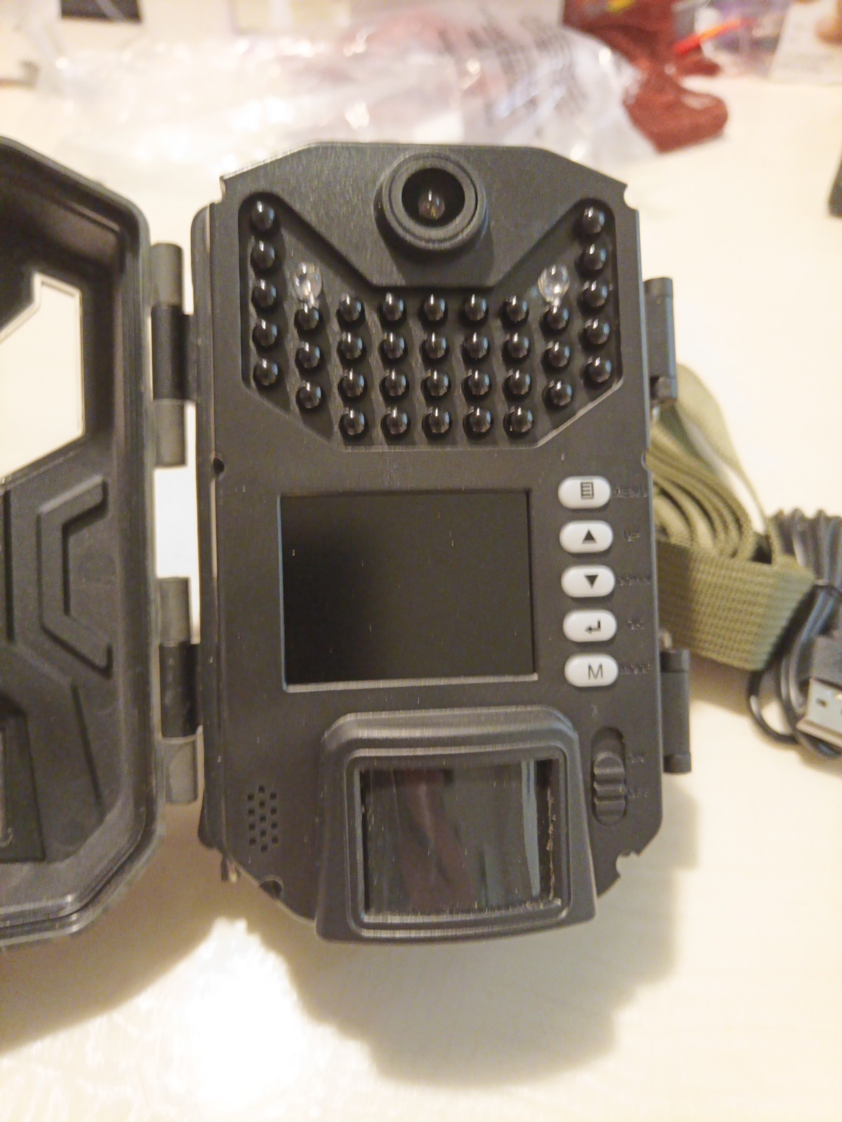 iZeeker iG220 Solar Trail Camera Camouflage Night Vision No Box,