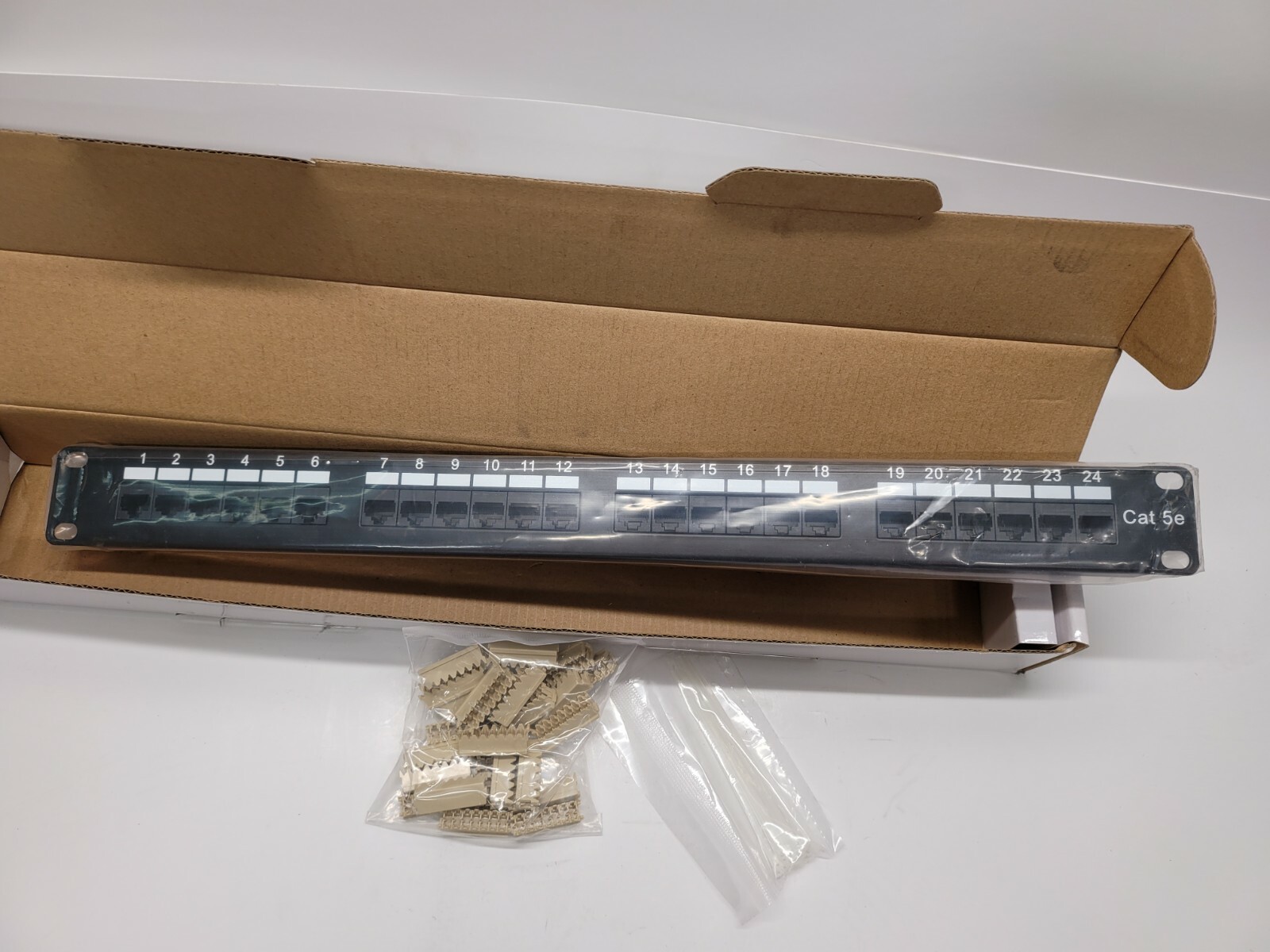 Cat 5E 110 Type Patch Panel 24 Port Rackmount 56Y4 E145249 3012IP
