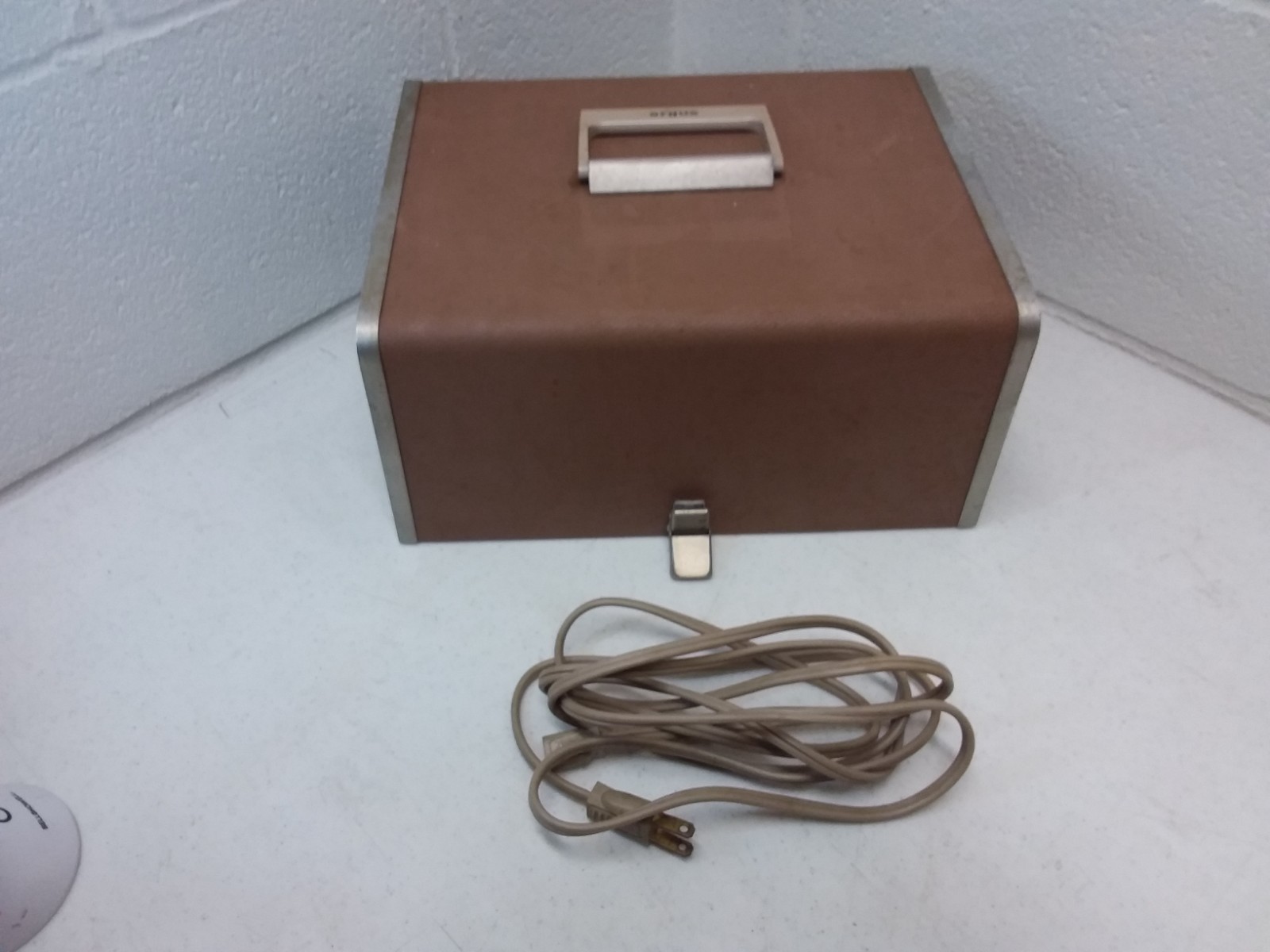Argus 500 Automatic Slide Projector with Case and Power Cord Vintage