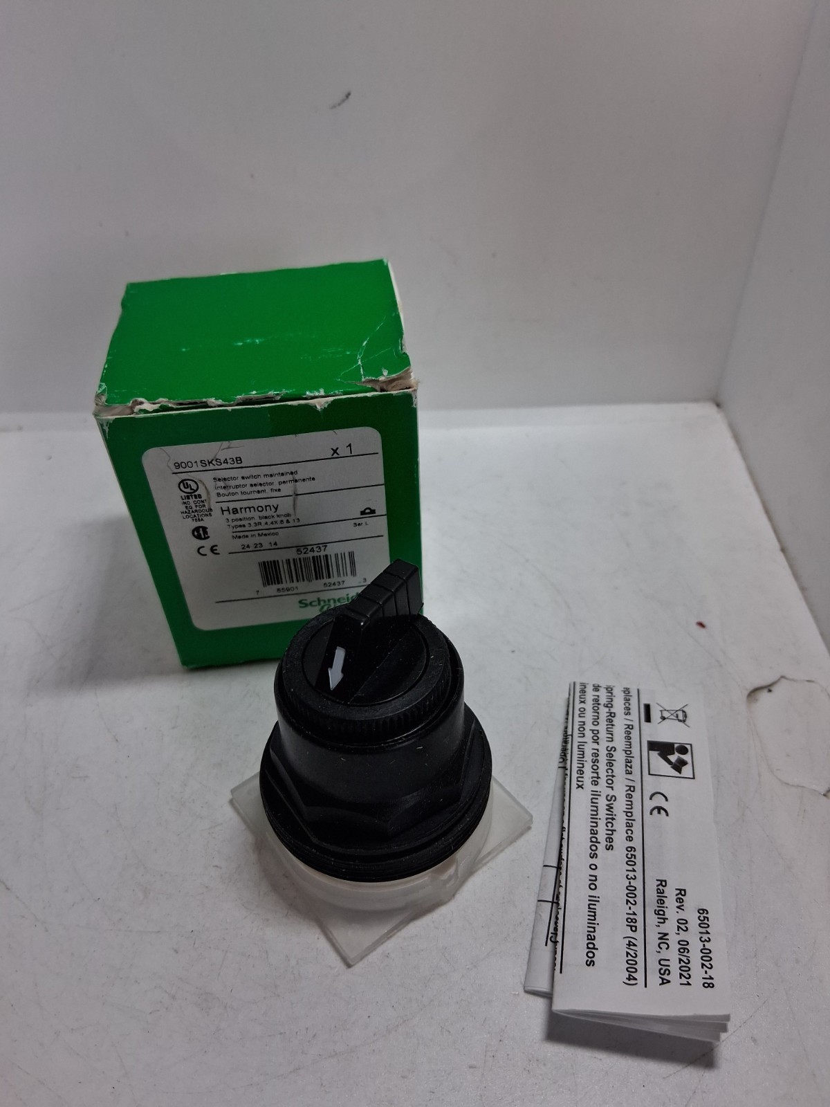 SCHNEIDER 9001SKS43B SELECTOR SWITCH OPERATOR 3 POSITION MAINT CAM C NIB