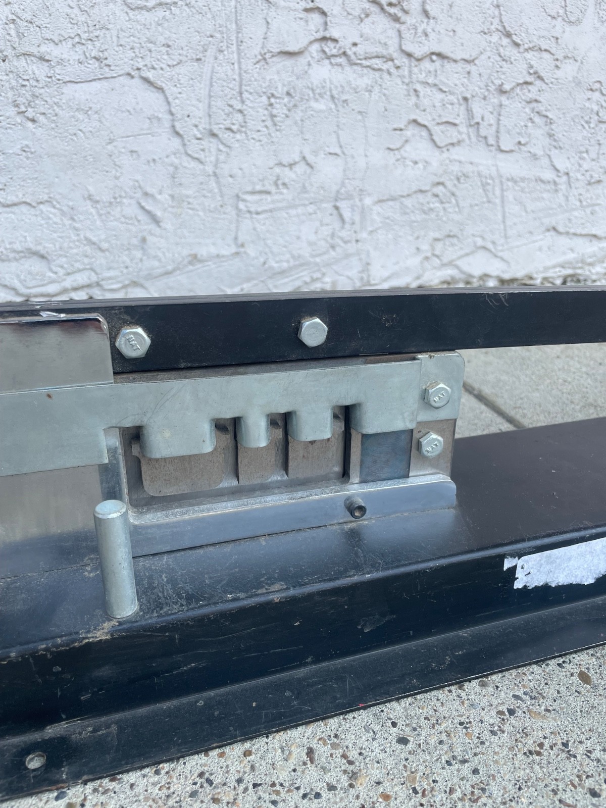 Malco 3"5/8 steel stud cutter SRC24A. Shear for cutting drywall studs