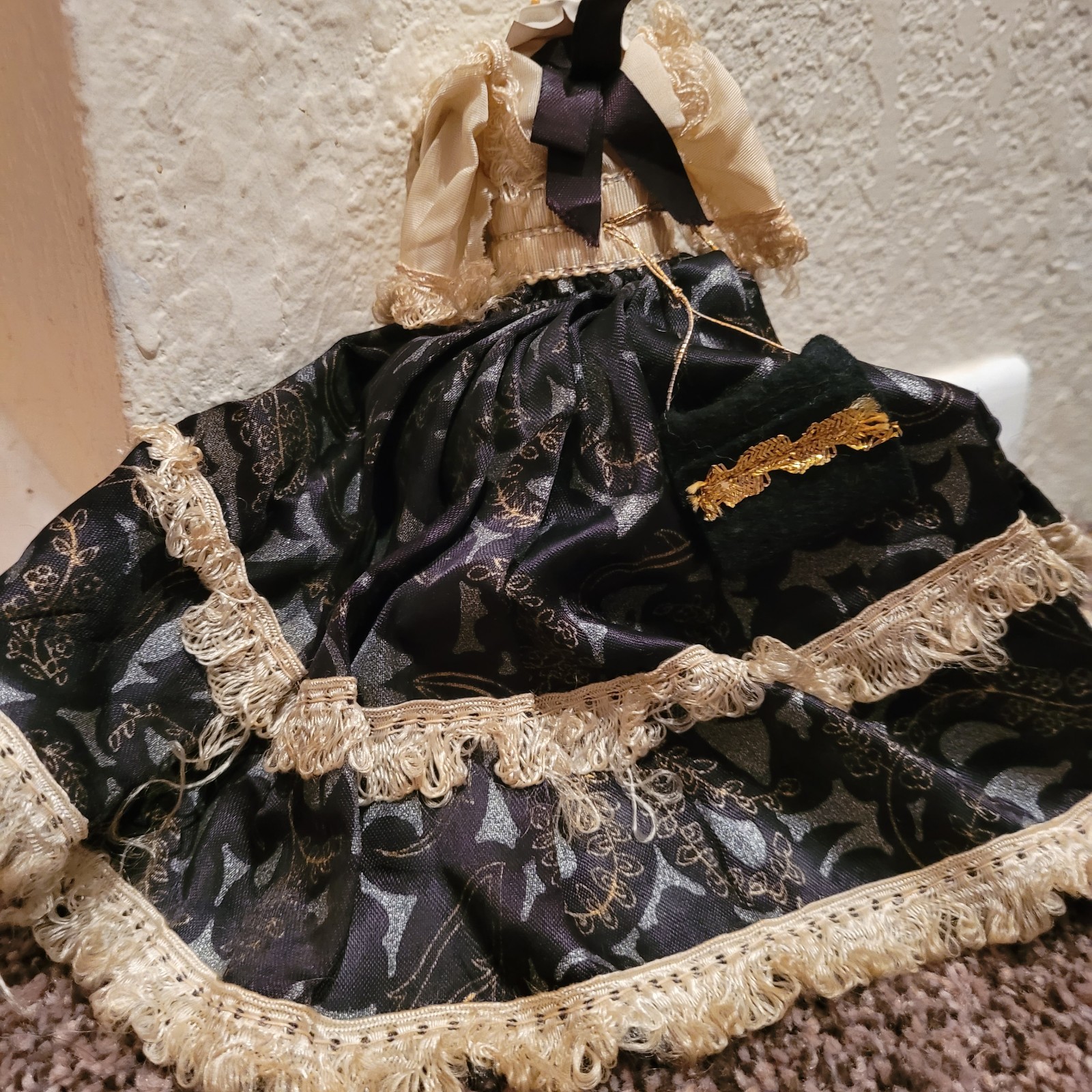 VTG headless Armless Victorian creepy doll Halloween
