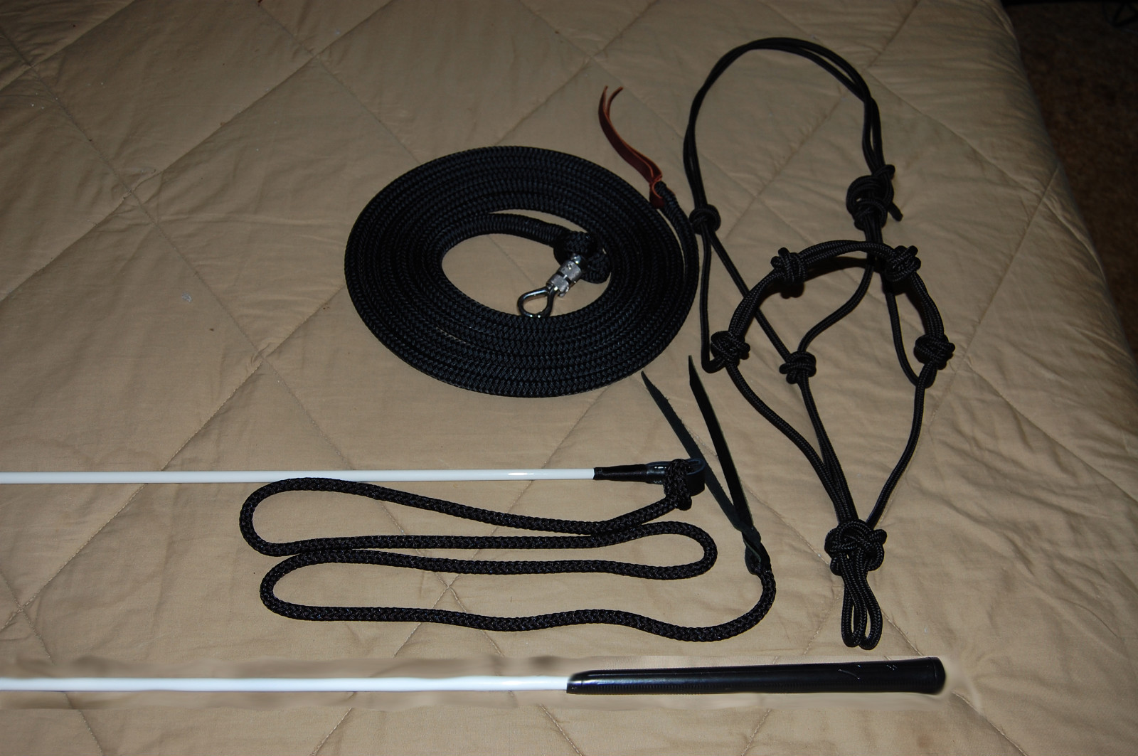 STIFF HALTER, 14' LEAD ROPE & HANDY CARROT STICK FITS PARELLI TRAINING METHOD