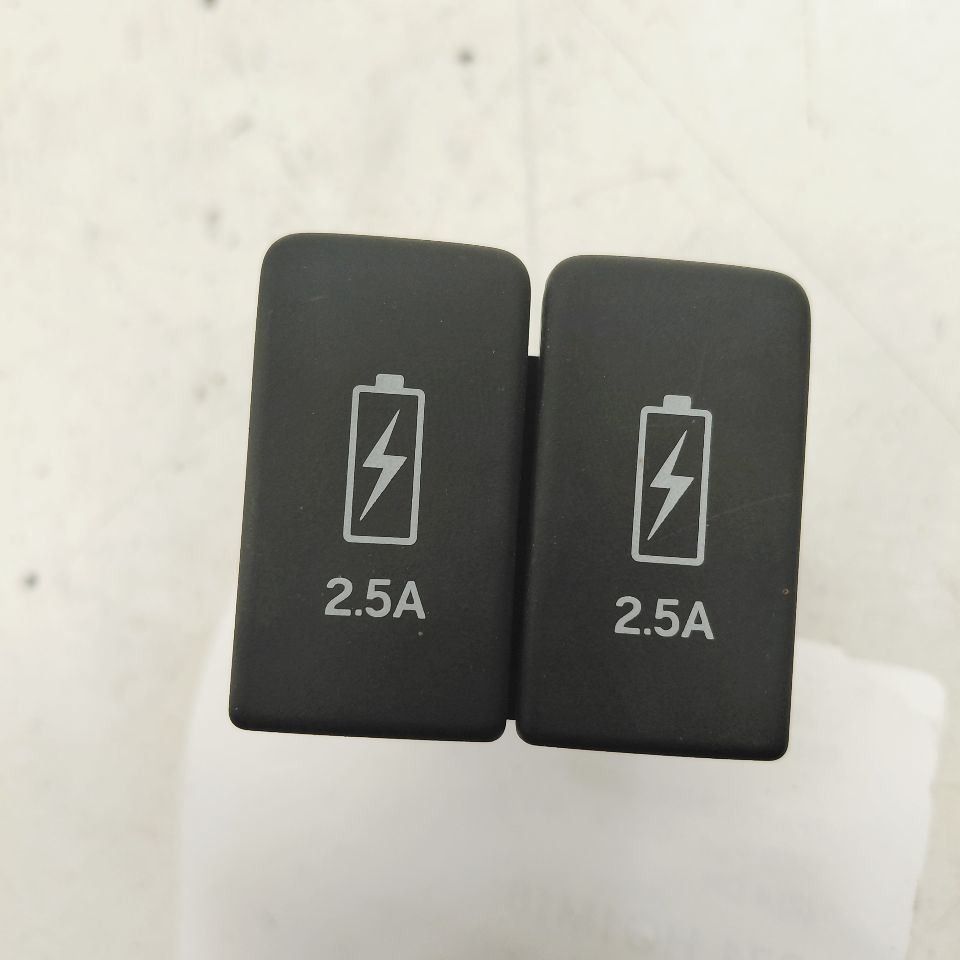 Honda CR-V USB Plug In Hub Port  2017 2018 2019