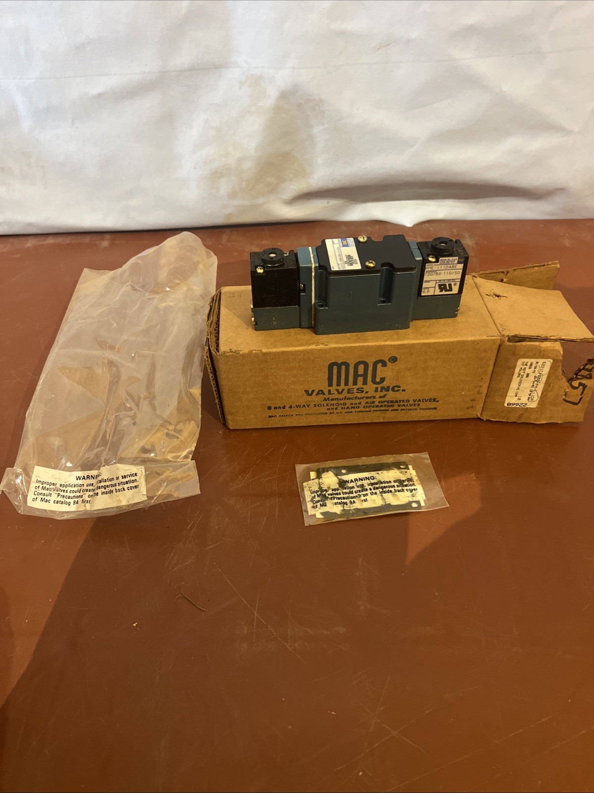 MAC Valves inc. 6221C-000-PM-111DA Solenoid Valve NEW!