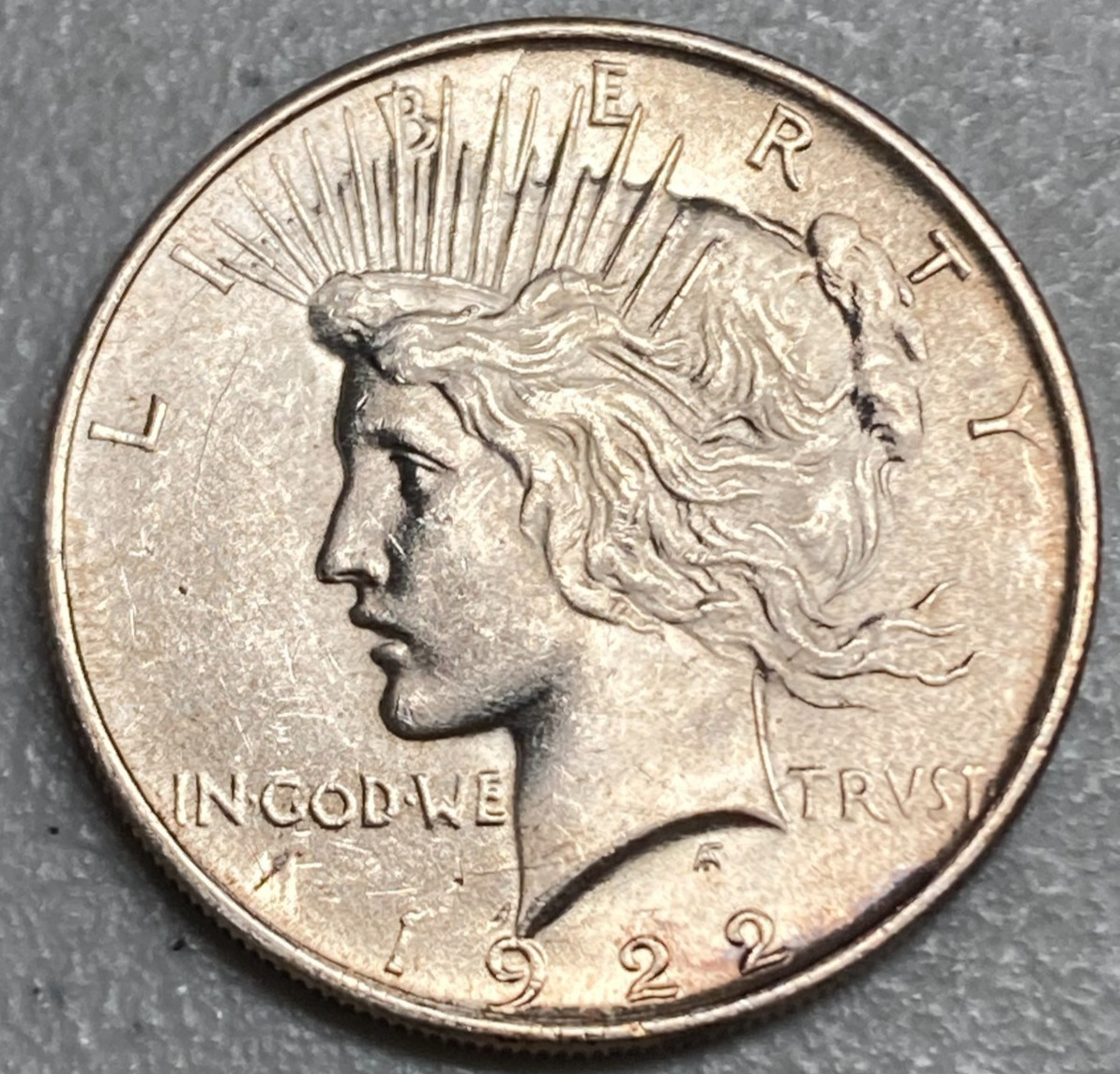 1922 SILVER PEACE DOLLAR IN STUNNING BU CONDITION!!  **WITH TARNISH**    124