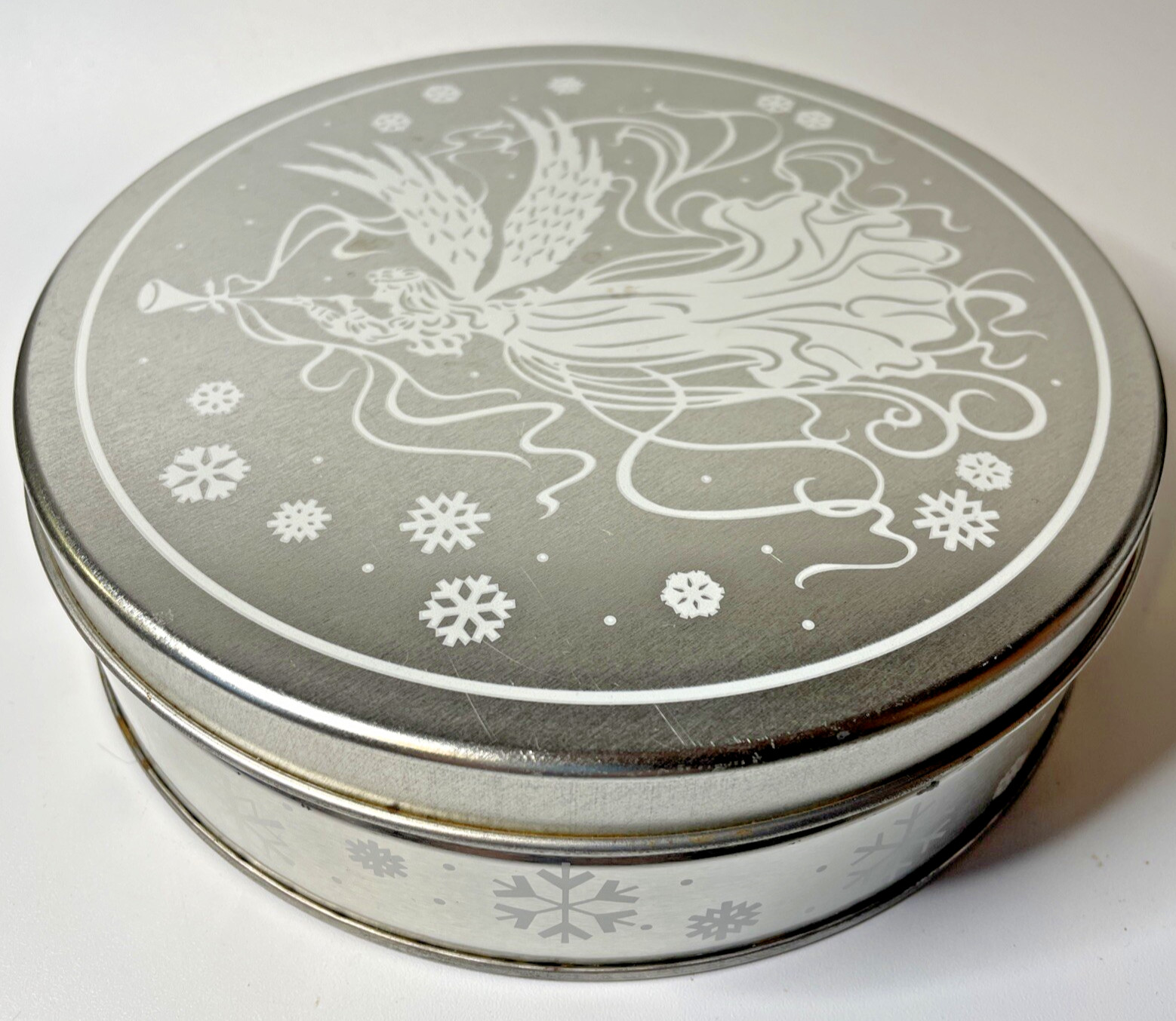 Vintage Style Round Angel Tin Silver/White