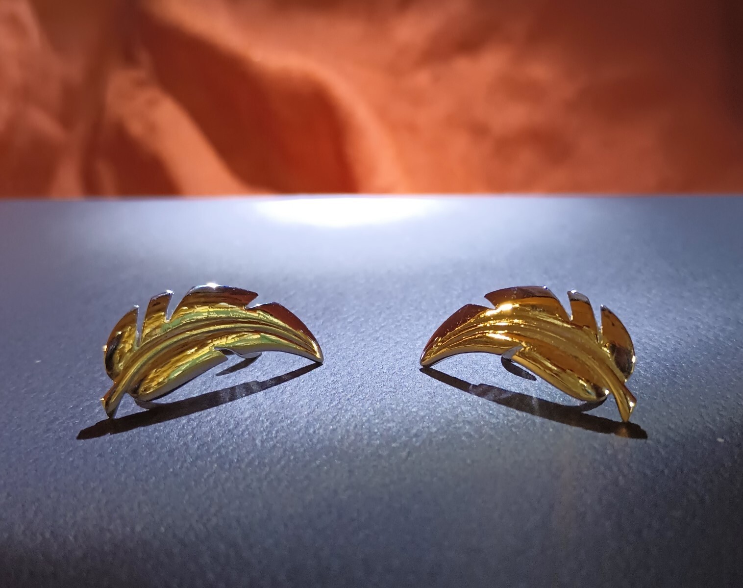 Charming Signed TRIFARI Clip-On Feather Earrings Silver Tone EXCELLENT CONDITION