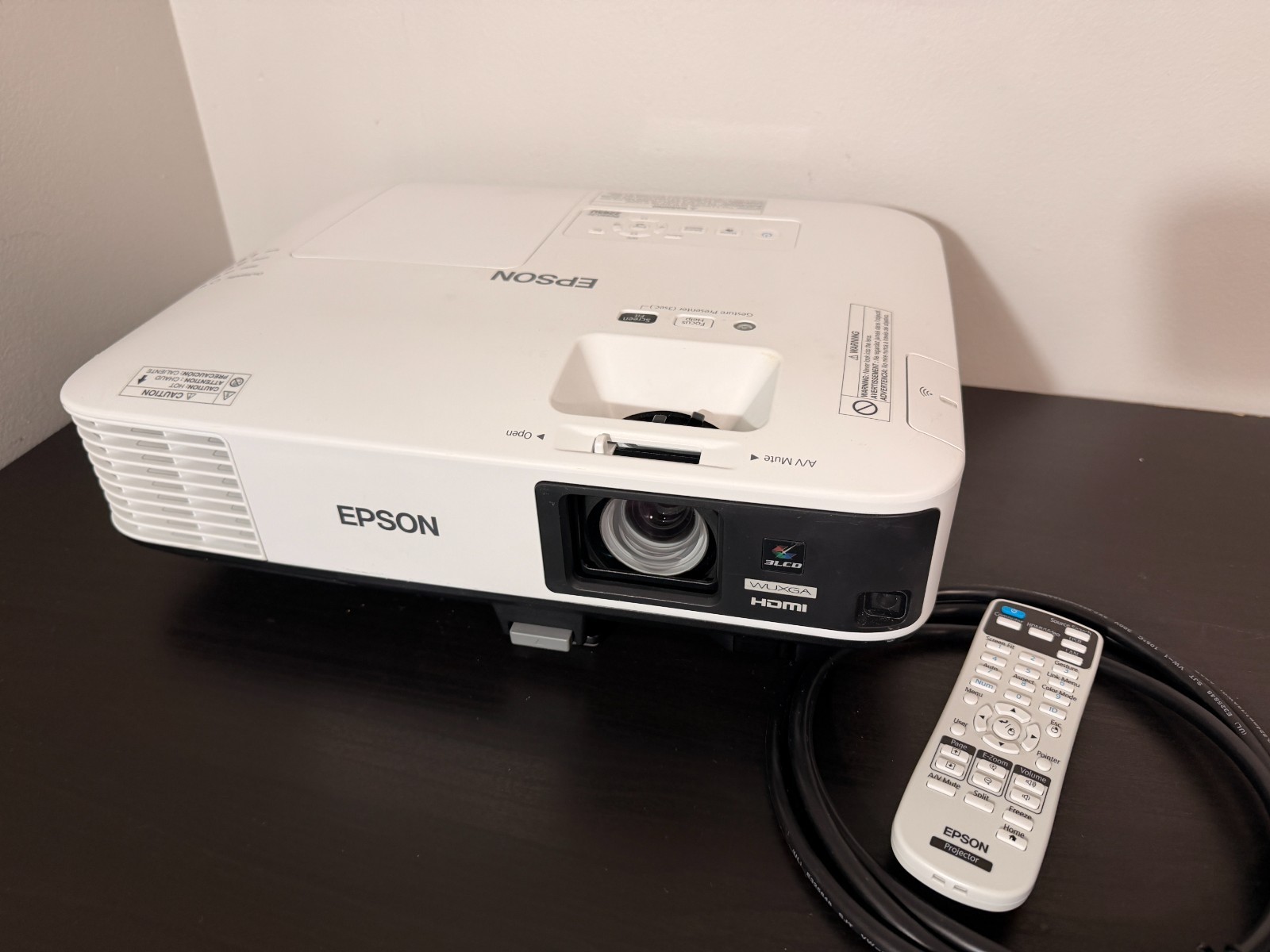 Epson PowerLite 2265U Projector Full HD WUXGA 3LCD HDMI 5500 Lumens H814A