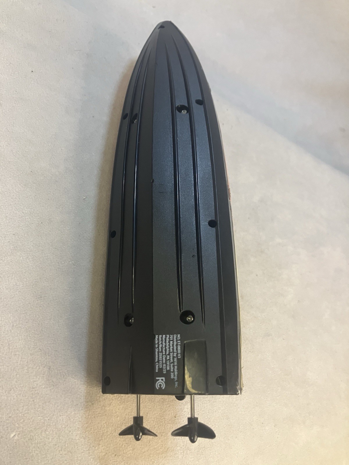 XVB Remote Control High Speed Full Function Speed Boat No remote/ Seems Glued