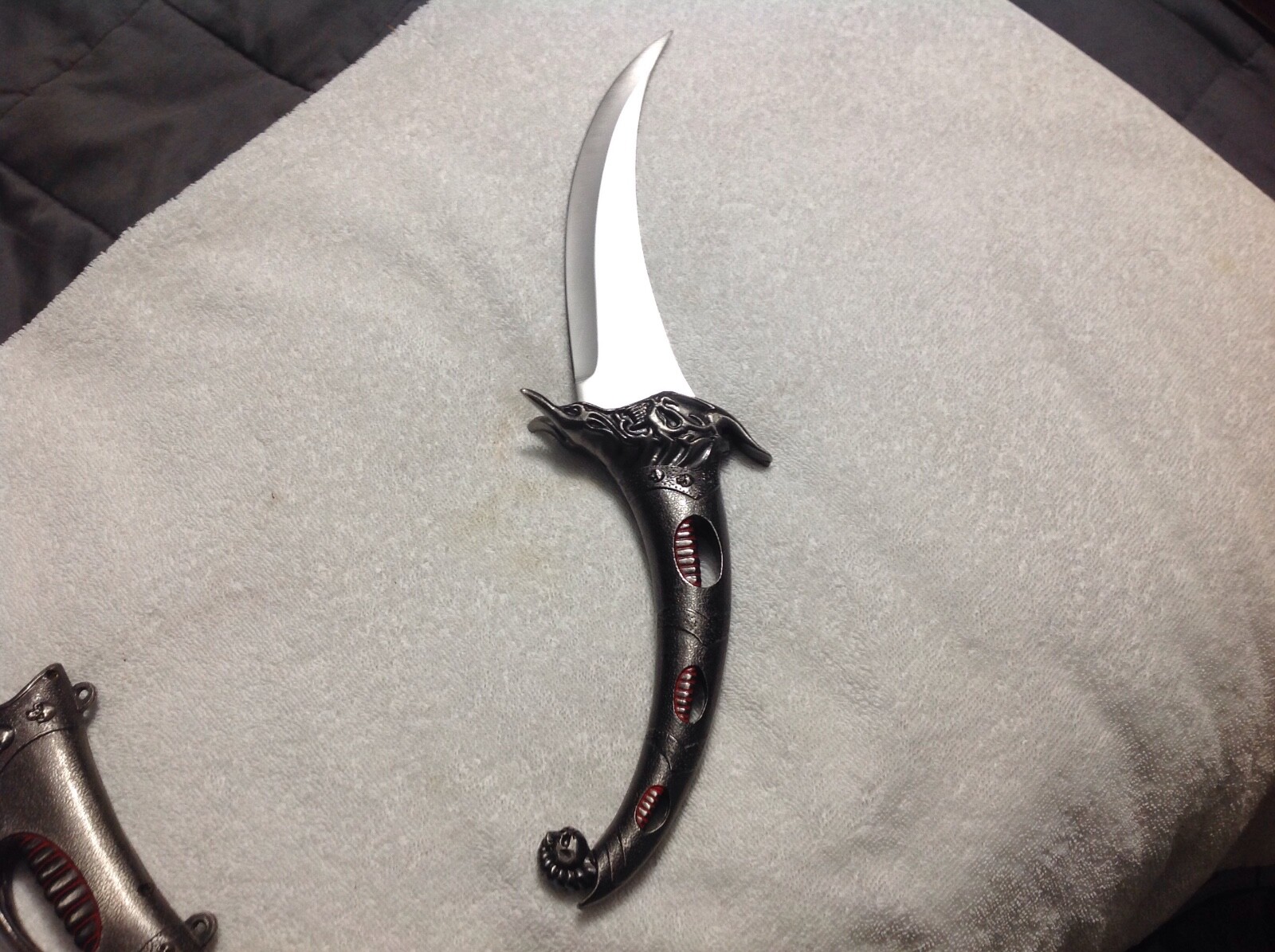 BEAUTIFUL FANTASY SKULL DAGGER 15" LONG