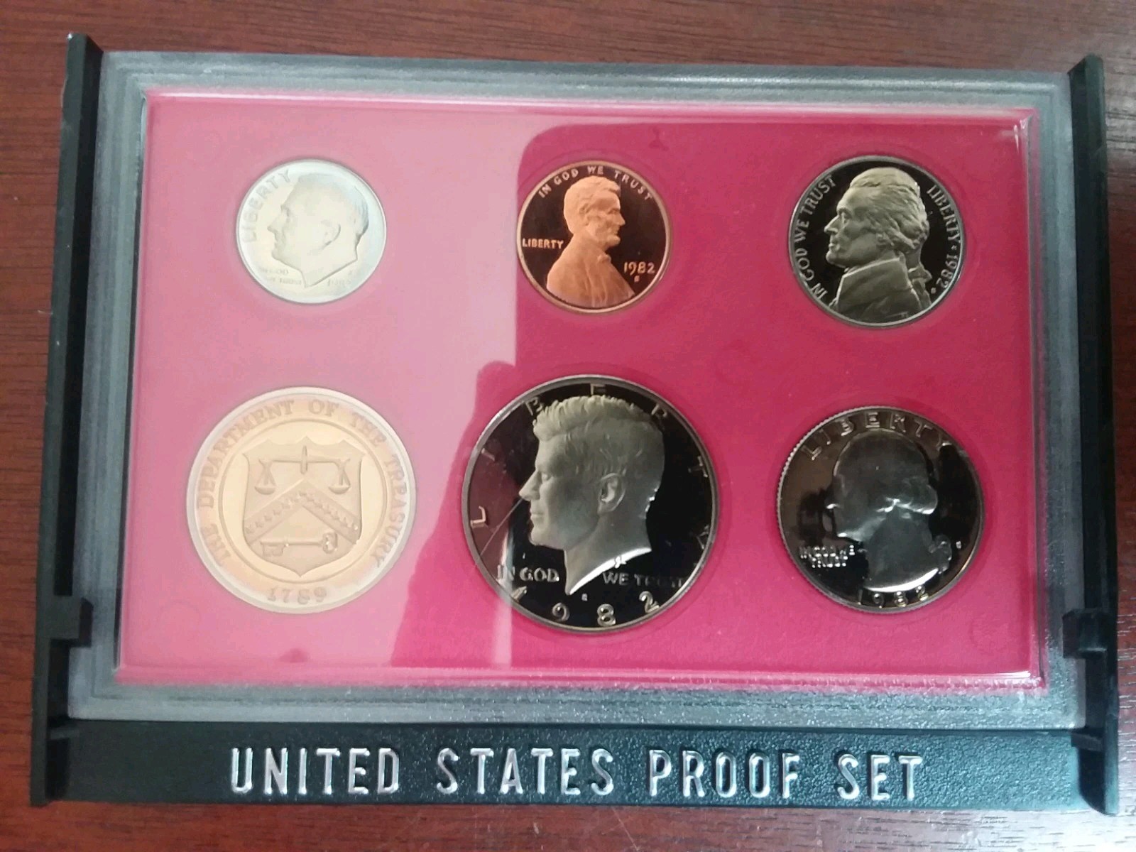 1982 US MINT PROOF SET WITH FOLDABLE DISPLAY PENNY NICKEL DIME QUARTER HALF